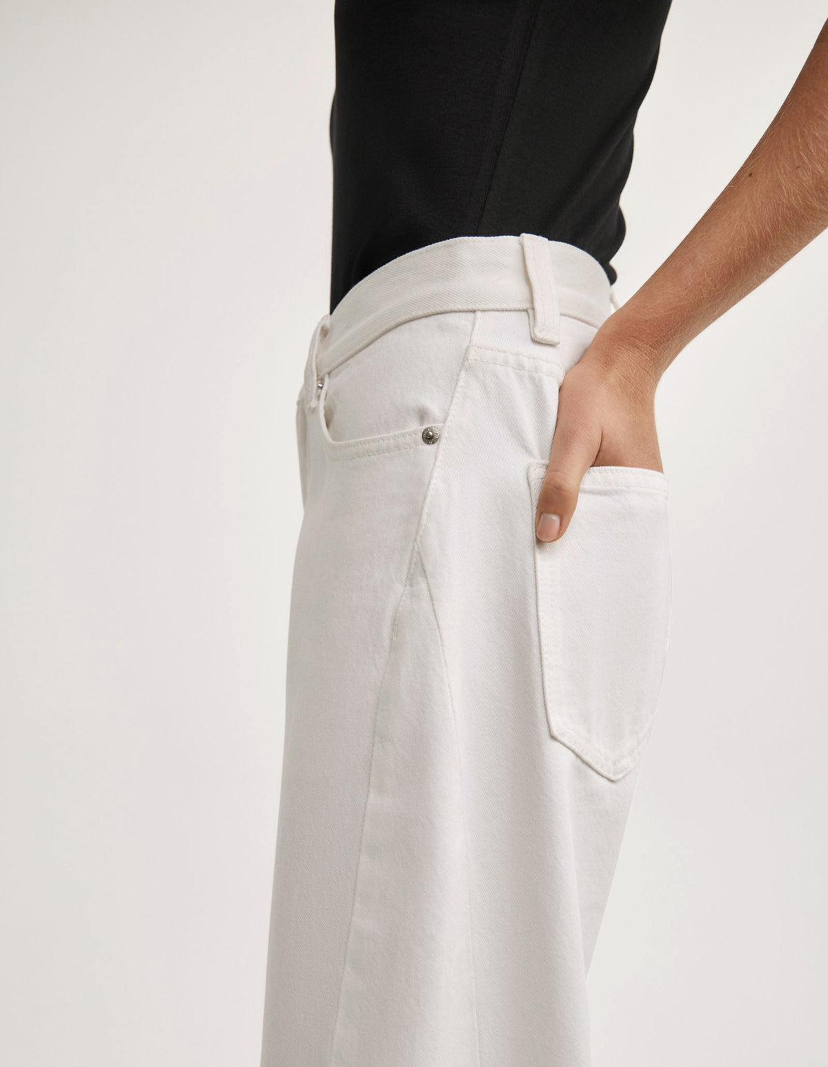 Barrel Leg Jeans