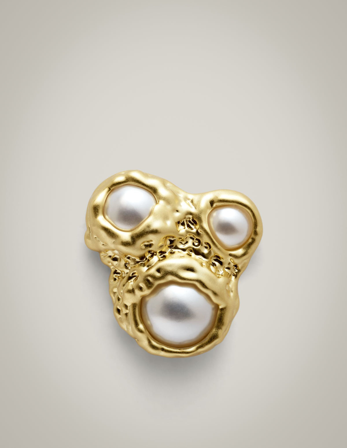 Faye Pearl Stud Earrings