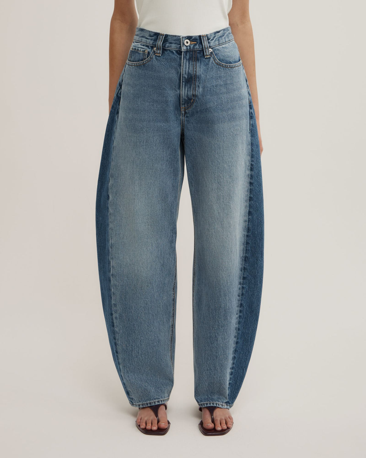 Contrast Barrel Jeans