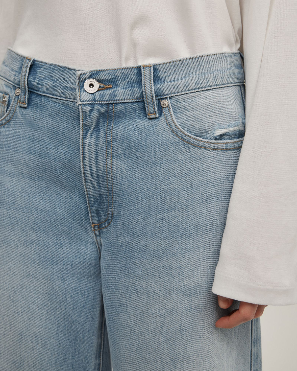 Mid Rise Wide Leg Jean
